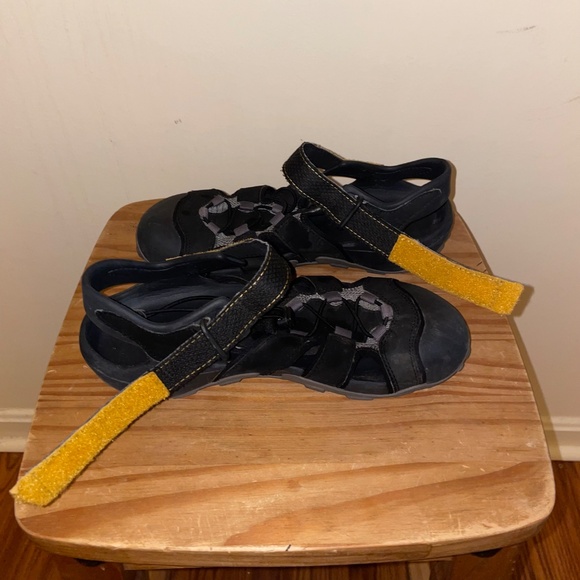 EUC Teva Men’s Flintwood Black Closed Toe Water Shoe Sandals - Picture 2 of 11